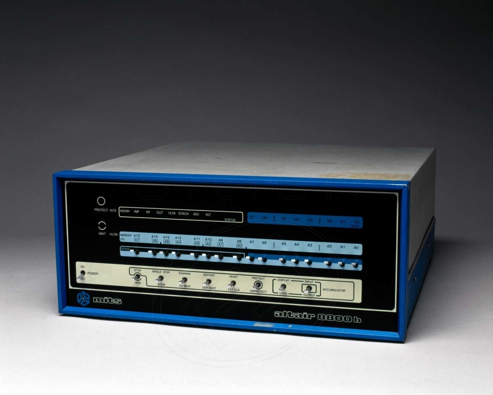 Il primo PC della storia Il 19 dicembre 1974, veniva lanciato il primo personal computer, padre di tutti i nostri moderni calcolatori. Costava 439 dollari, nella versione assemblata